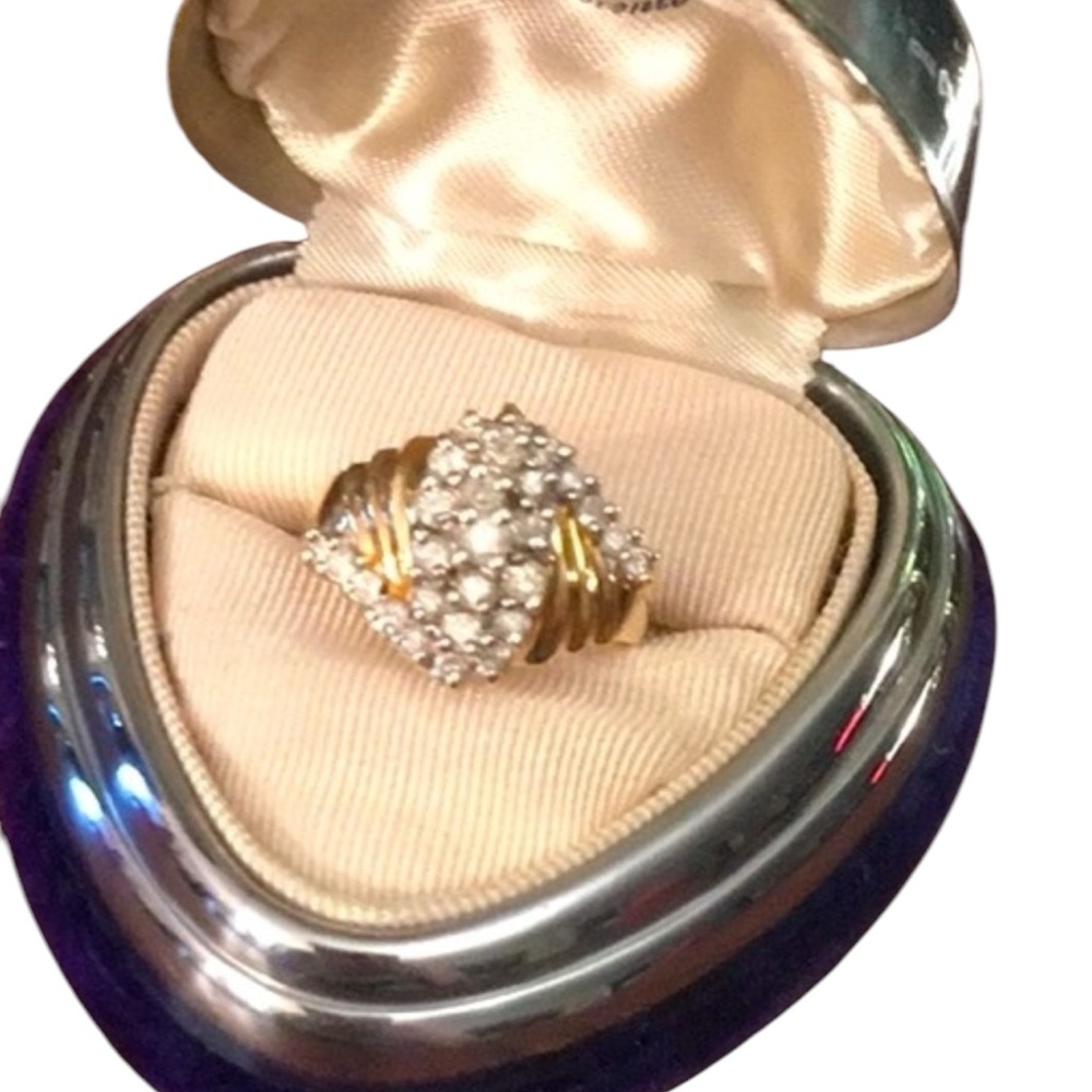 - 14k Gold 1 TCW Diamond cluster ring w/Appraisal